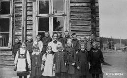 Skoleklasse, Strømmen skole, Alvdal. Lærer Jenny Bjørkeng.