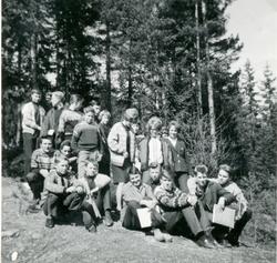 Hallingdal Realskule1962-63.
Sitjande framme frå v.Ukjent,E