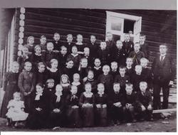 Skulebilde frå Herad Skule ca 1895.
2.rekje frå v. Nr.3. ka