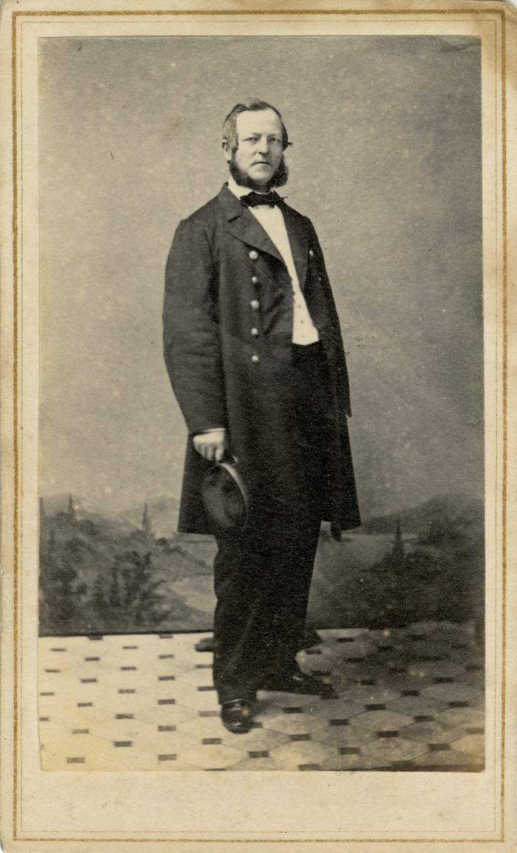 Porträtt av Frans August Månsson, officer vid Flottan.