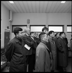 Besøk av kinesisk handelsdelegasjon, i kontrollrom for N II.