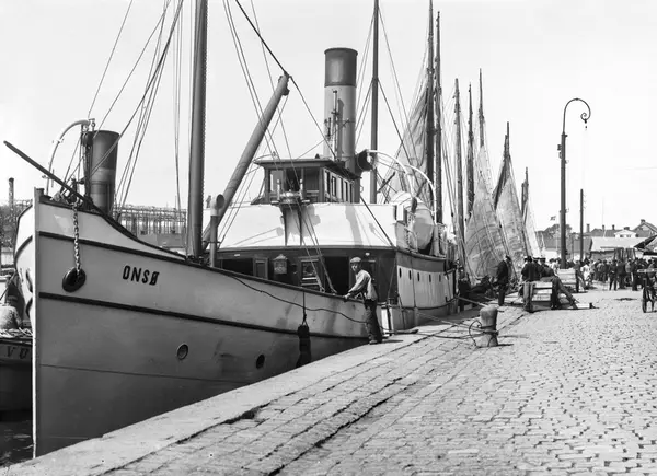 Dampbåten Onsø Ved Kai I Fredrikstad. Det Vi Ser I Bakgrunnen Til ...