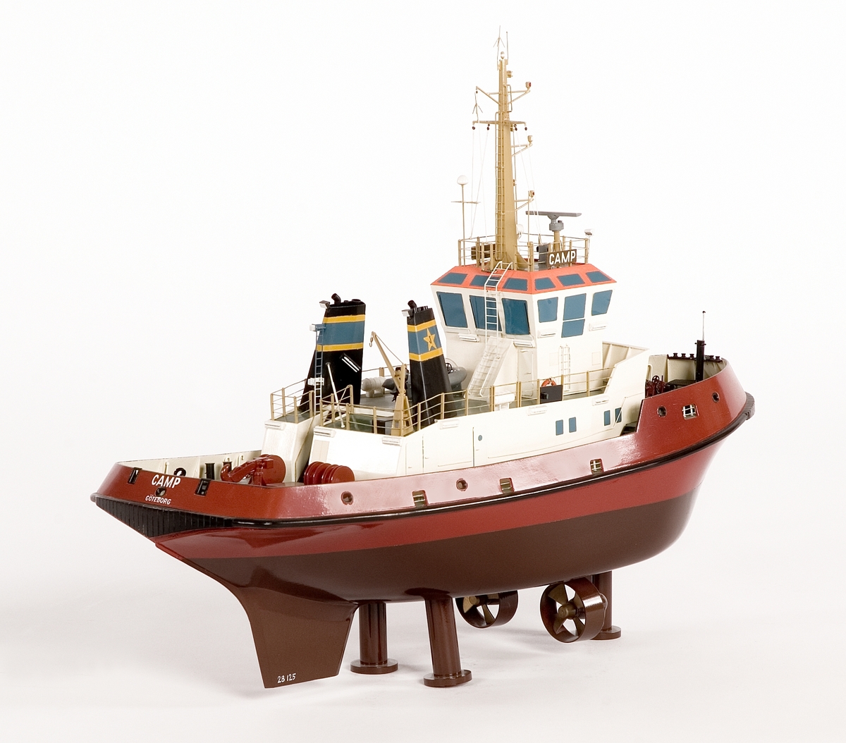 Fartygsmodell av bogserbåten CAMP.