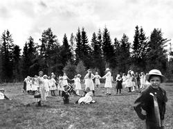 Barneleik på Stegen skole i Spydeberg under 17. mai feiring 