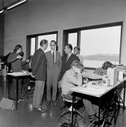 Opplæringsrådet besøker bedriftsskolen, i automatiseringskla