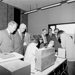 Opplæringsrådet besøker bedriftsskolen, i automatiseringskla