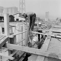 Kloakkarbeid ved NII-fabrikk.