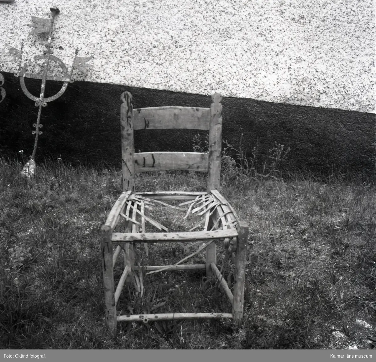 En stol utomhus i Tryserum.