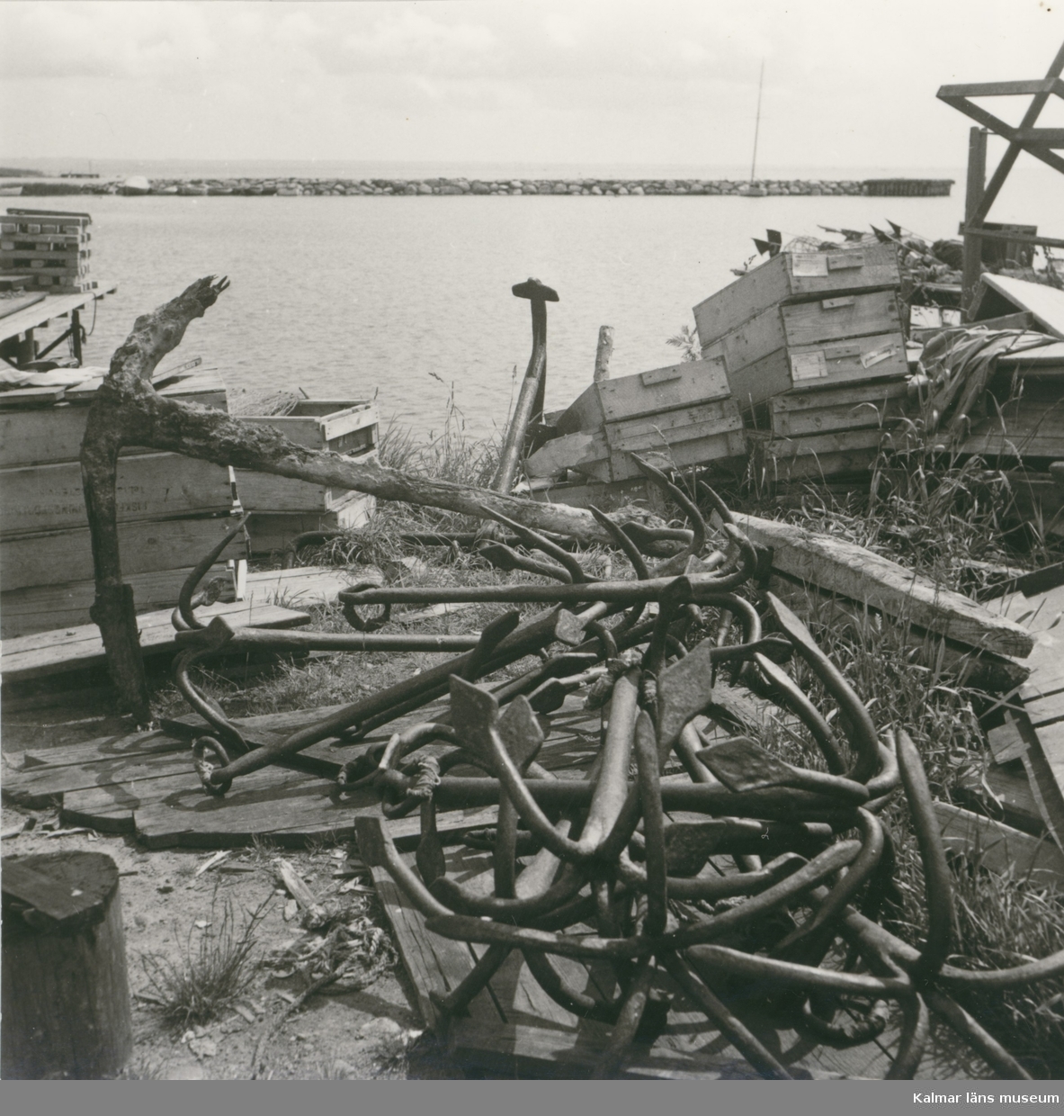 Ankare funna i Danska rännan Kalmarsund.
Foto på Stensö fiskeläge juli 1962.