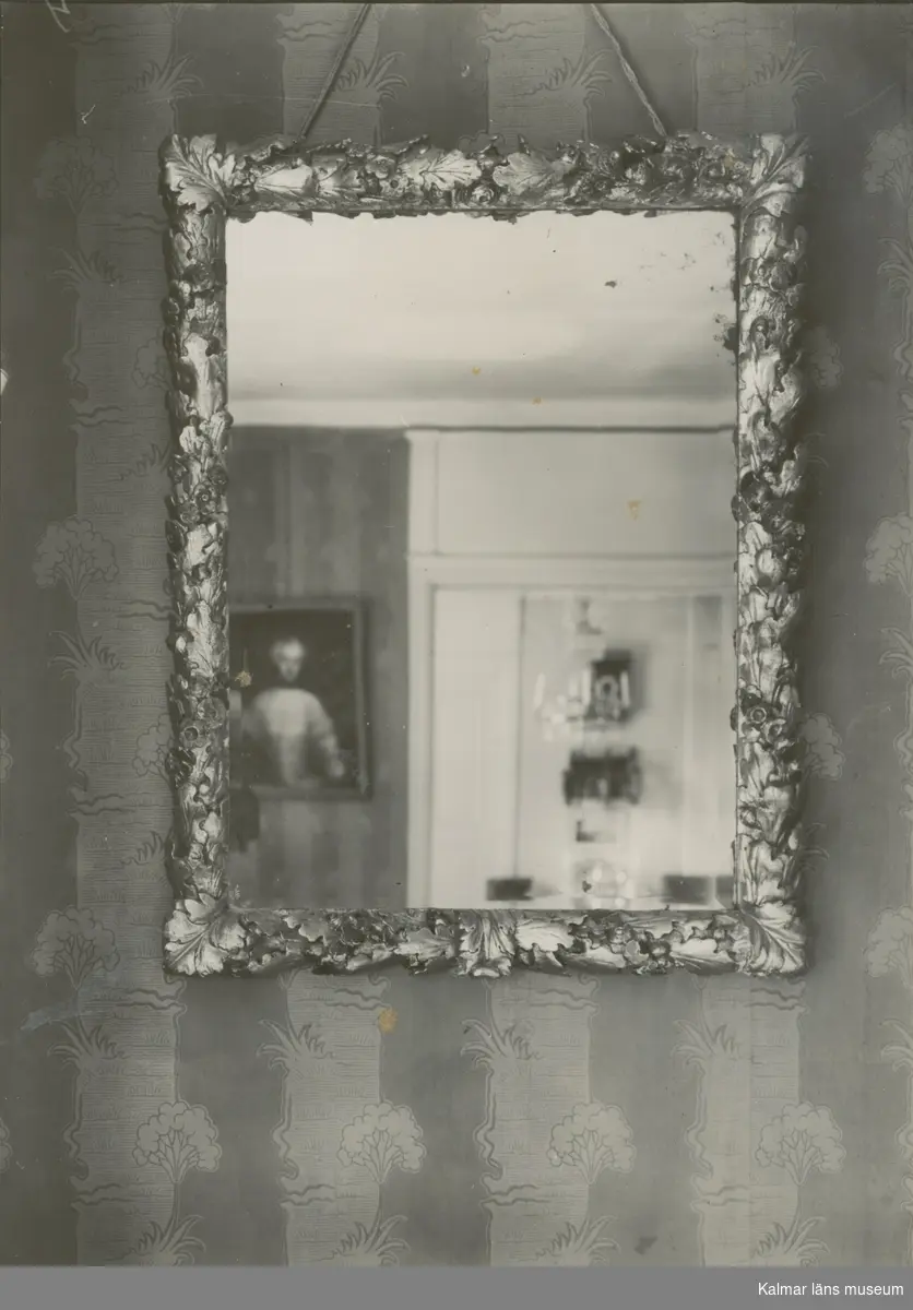 Spegel i Forsby herrgård.