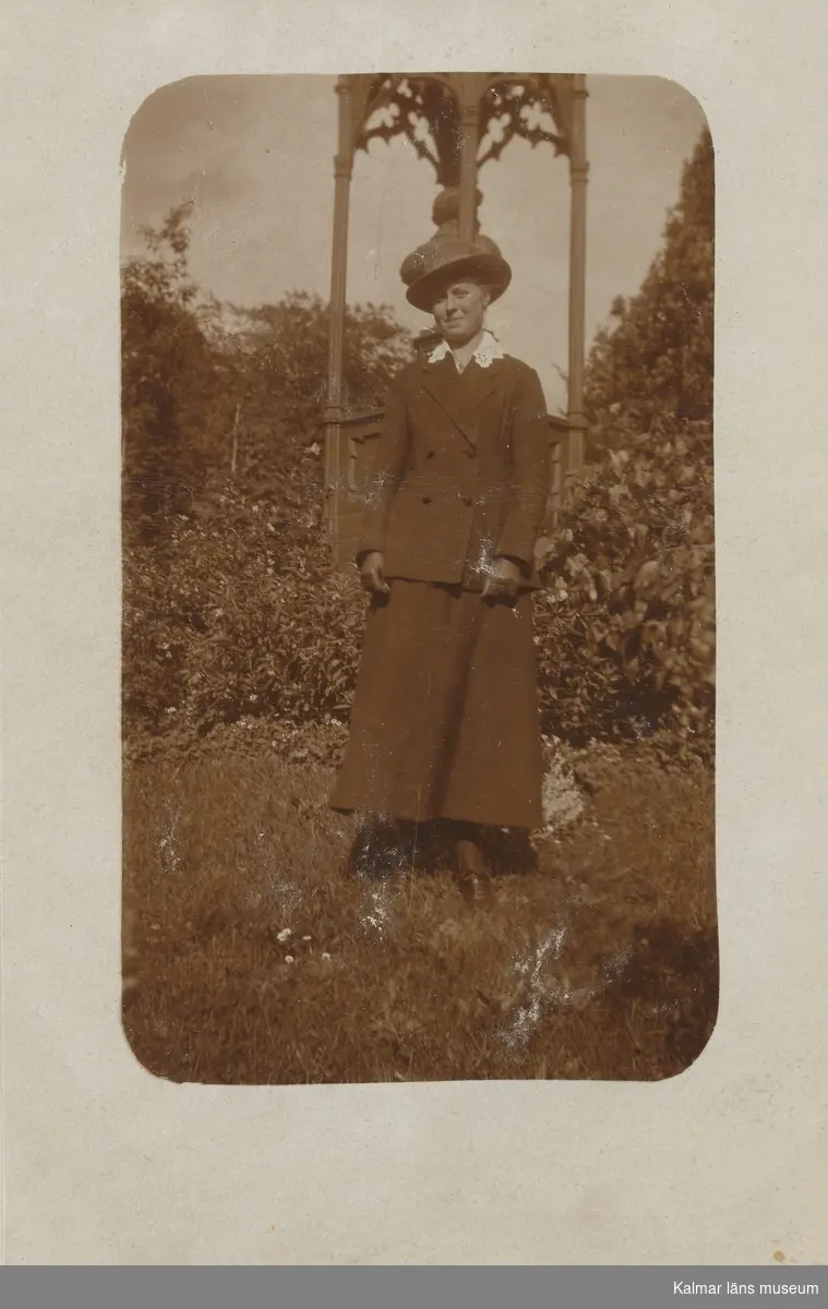 Handskriven text på fotots baksida: "Sept 1917 Karin Johnsson"