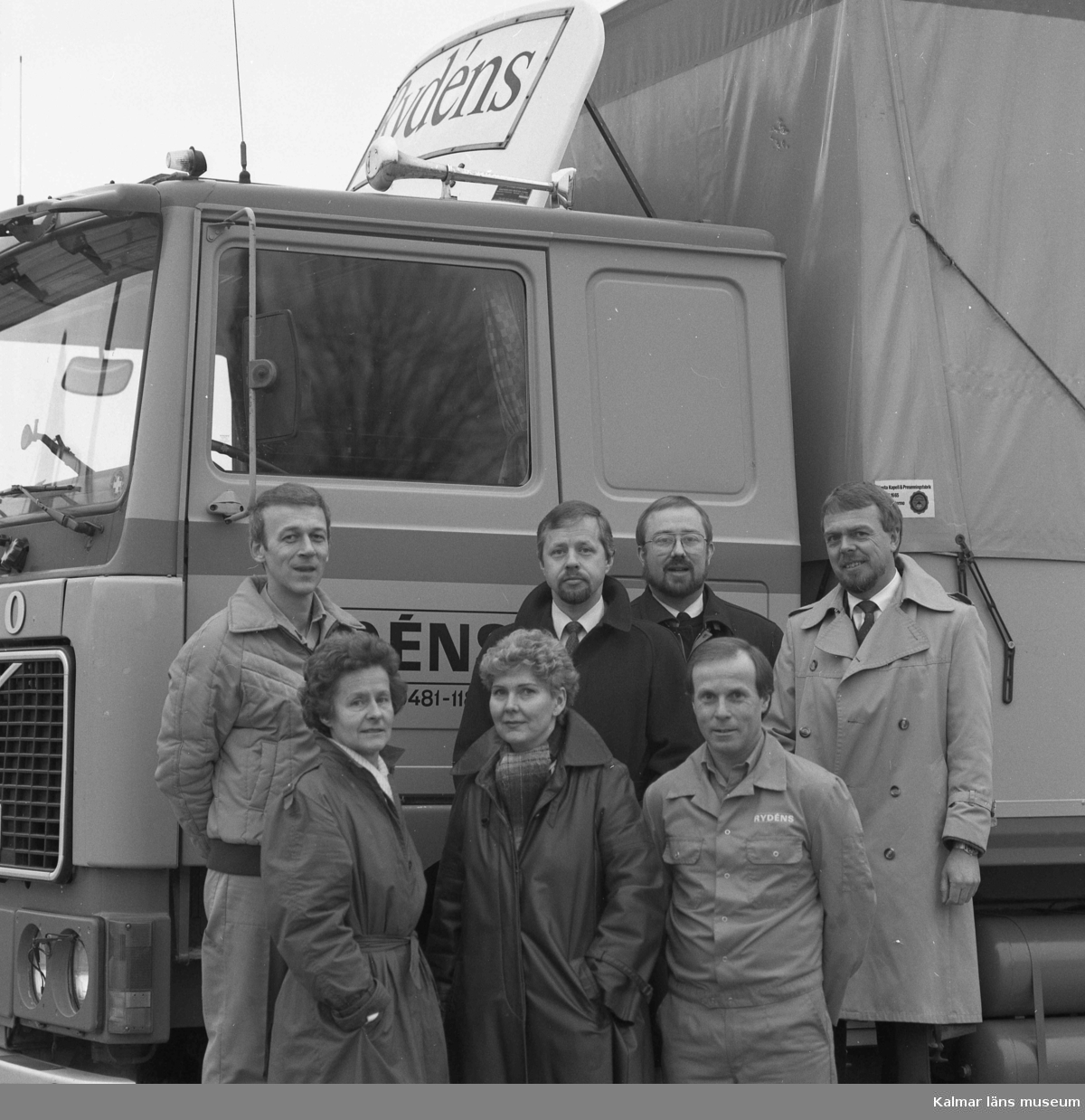 Personal från Rydéns i Nybro vid godstransport.