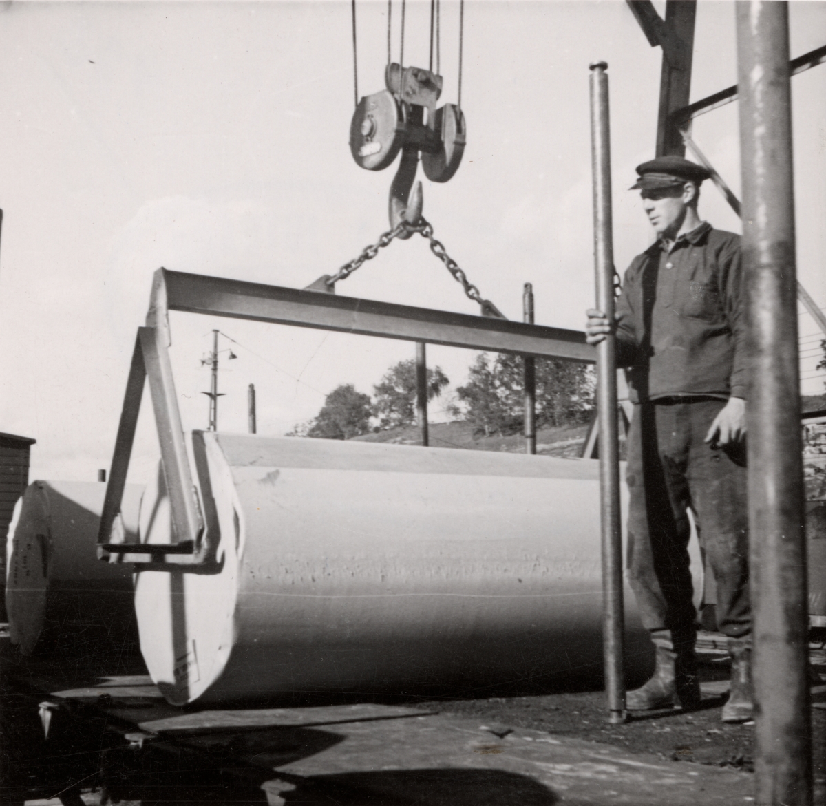 Lyftanordning för cylindriskt gods (1943, från Ingenjörsfirman T. Jutgård, Djursholm.