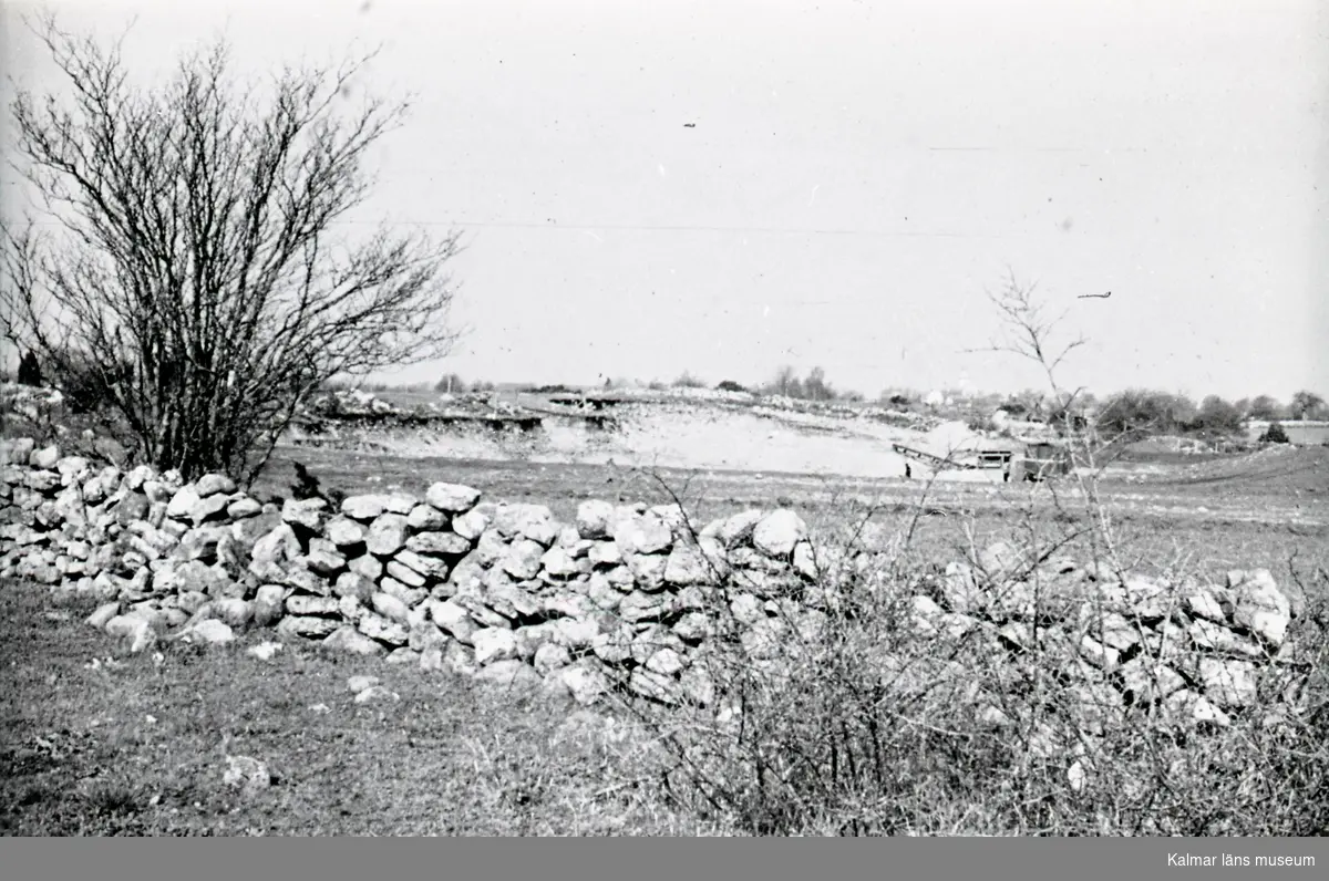 Stenmur vid järnåldersgravfält i Ryssby socken.