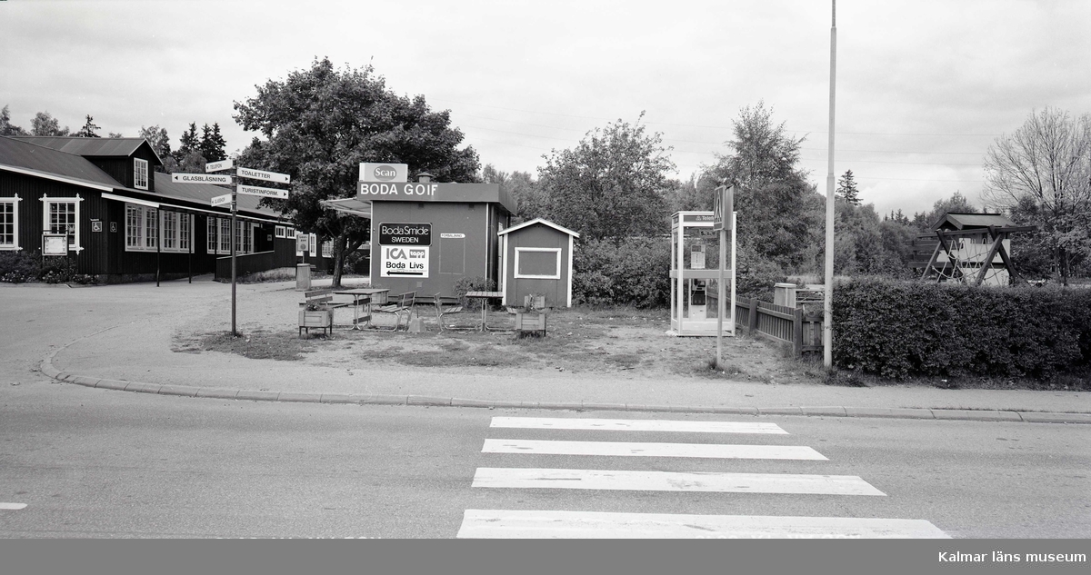 Vy med kiosken och  glasbruket till vänster.
Foto: den 28/9 1989