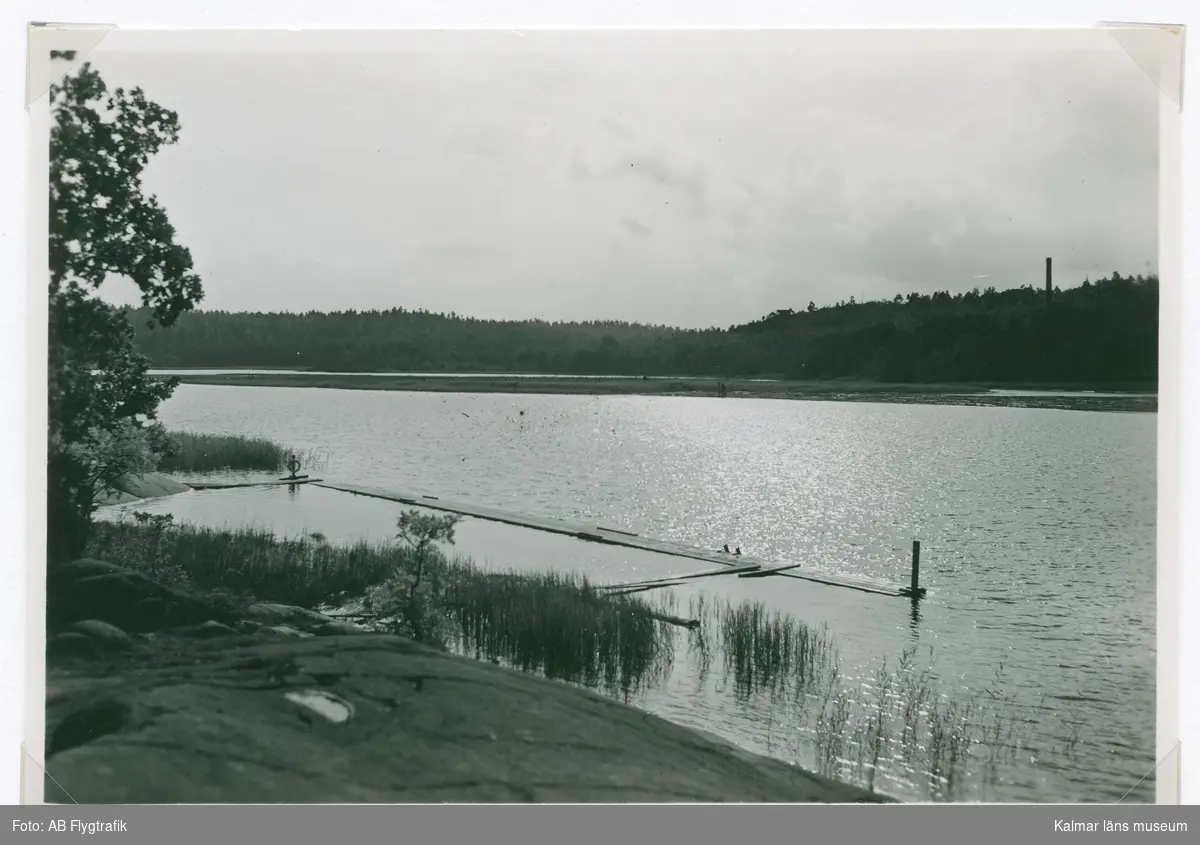 En badplats i Solstadström, 1952.