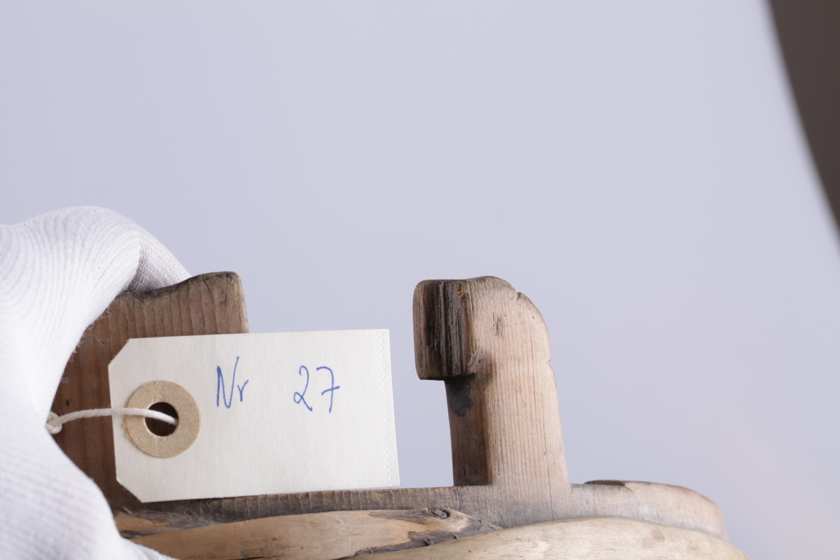 Melkebunken er lagget med håndtak, håndtaket er i stykker