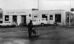 Gjendems kolonial øst for Trelastgården, Elvsaasgården..Brak