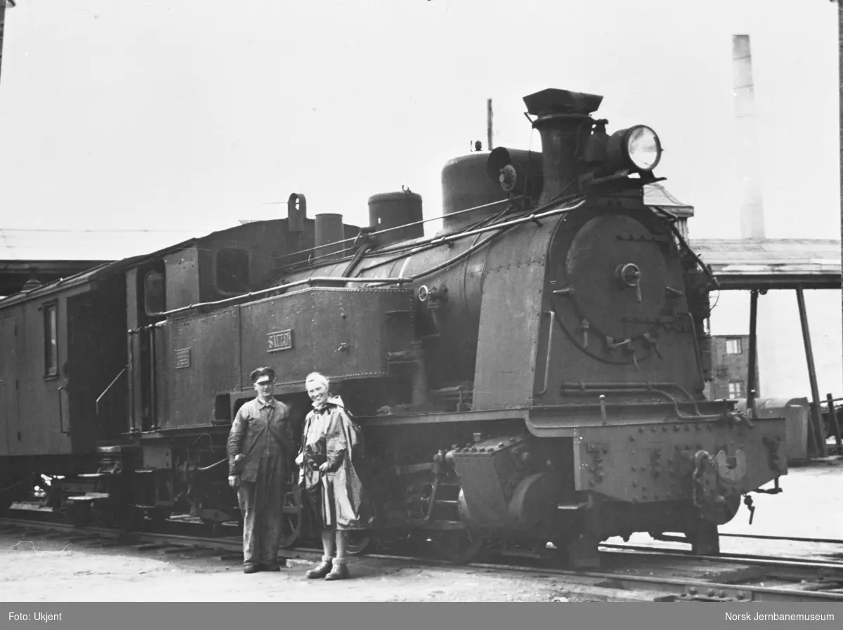 Damplokomotivet SAULO - Sigurd Stifjell og en passasjer