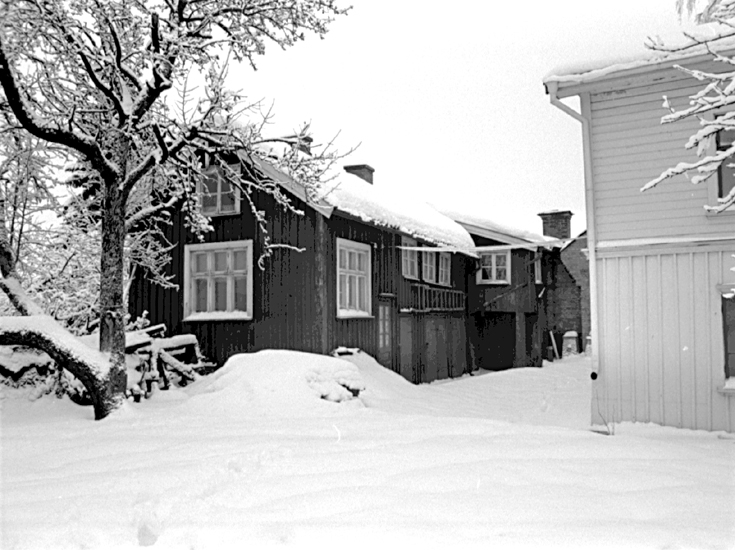Skara. 
Kvarteret Getingen nr. 8. 
Gårdshuset mot sydost.
