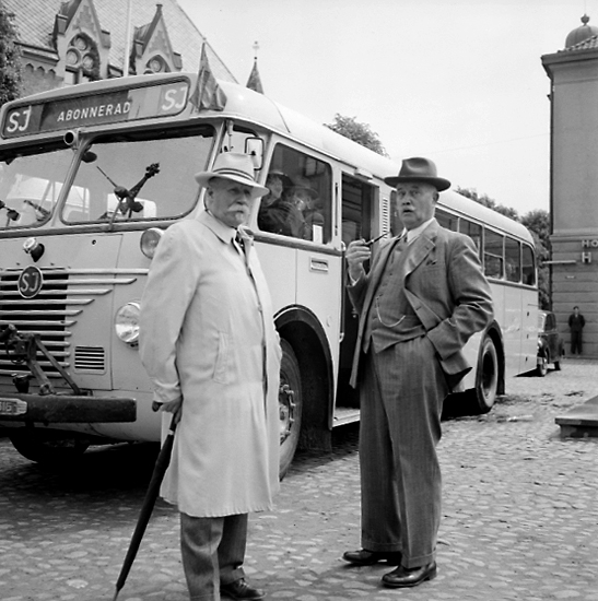 De gamlas utfärd 1951, Skara.
Två okända deltagare.