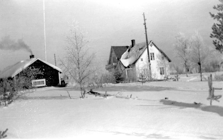 2002-04-25,AS. Thure Elgåsen f. 26/6-1910. d. 6/9-1985. Tivedenkännare, konsthantverkare,scoutledare och hembygdsföreningsman.
I övrigt se personarkiv i Västergötlands museum, Skara.