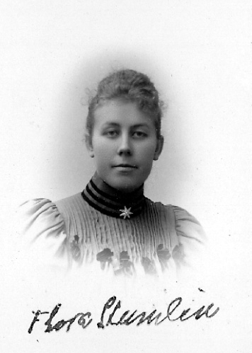 Thora Kumlin.

Ida Hammar drev fotoateljé på Skolgatan 13 & 14 i Skara. Firman etablerades 1895. Filial i Axvall och Nossebro.