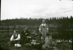 Kirkeberg. Gruppefoto frå tur.