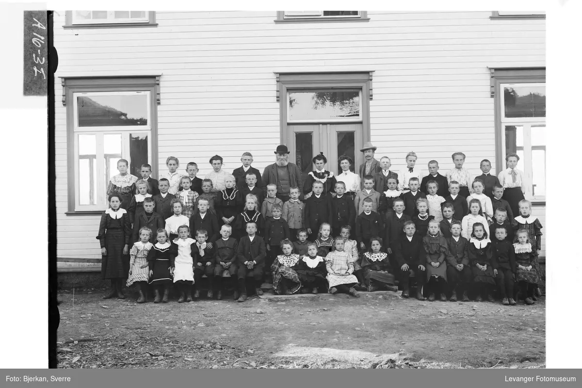 Skolebilde, Halsan Skole 1908.