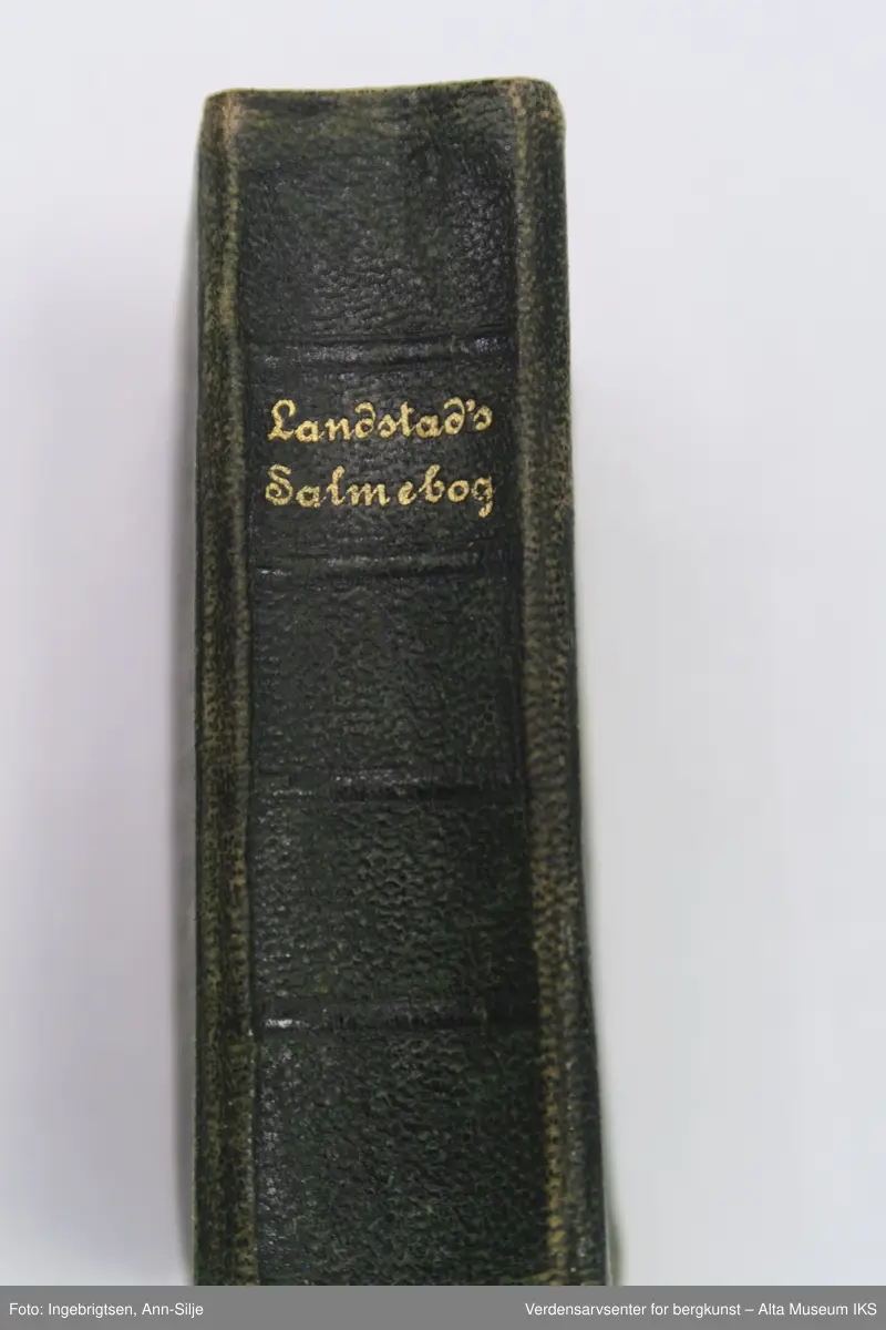 Form: Salmebok i miniformat, trykt med gotiske bokstaver.