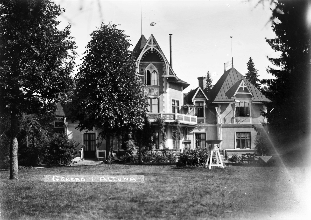 "Göksbo slott i Altuna från stora gårdsplanen med regnmätaren", Altuna socken, Uppland 1926