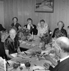 Foto fra middagsbordet ved et bryllup. Bildet er registrert 