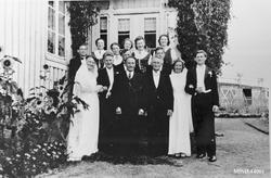 Bryllup, gruppebilde, personer, klær, bolighus.