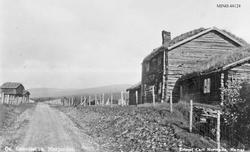 Postkort, bolighus, bygninger, gjerde.