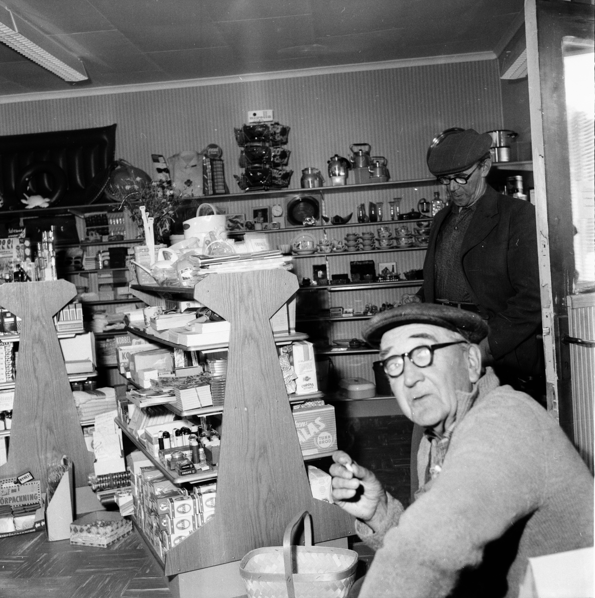 Hagbergs butik.
Skog, Stråtjära 10/7 1958