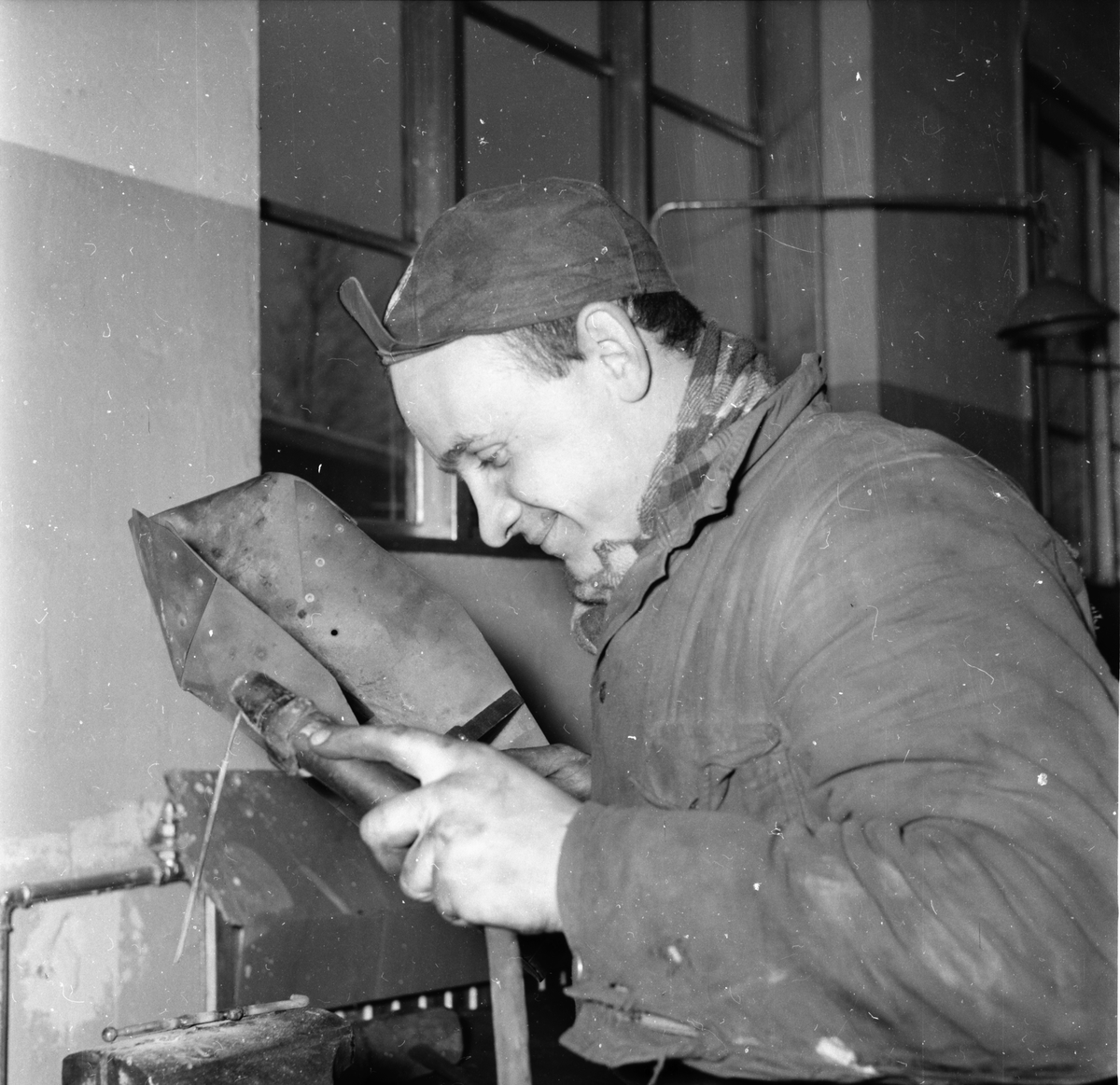 Öhmans bilverkstad.
Arbrå november 1954