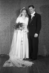 Helfigurs portrett av uidentifisert brudepar. Fem bilder.