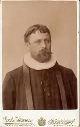 Portrett av prest i prestedrakt, kanskje Anton Hansen (sogne
