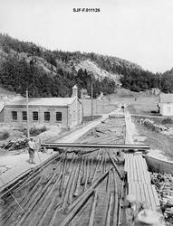 Fra utløpet av den drøyt tre kilometer lange tømmertunnelen 