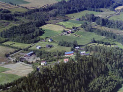 Sør-Fron, Hundorp, ved Skolmhaugen kulturlandskap, bygninger