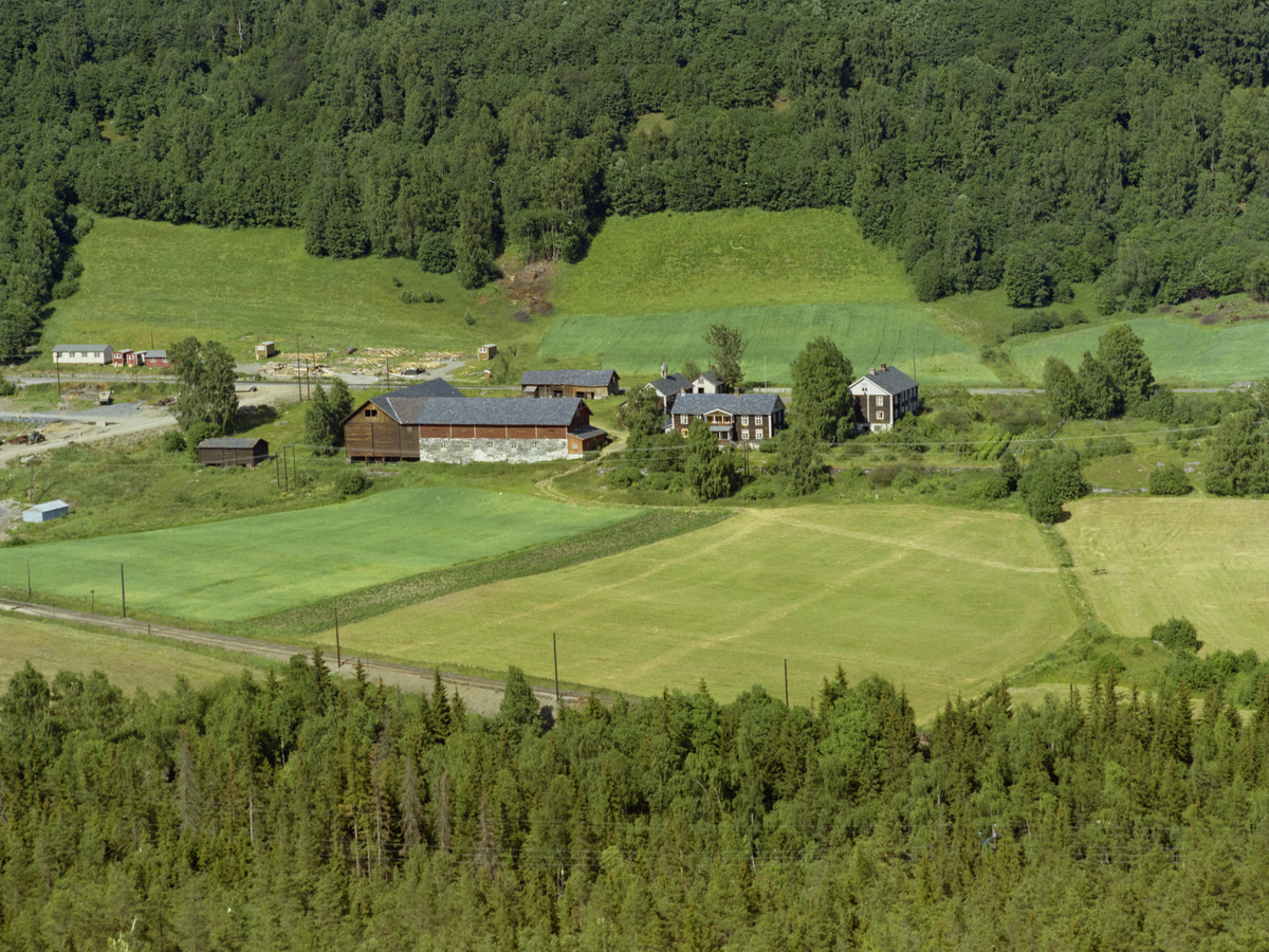 Sør-fron, Harpefoss. Gården Solbrå, Stor Gård Med To Brune, Toetasjes 