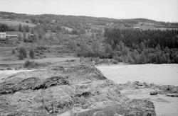 Fisker ovenfor Hunderfossen, mot nord-øst.