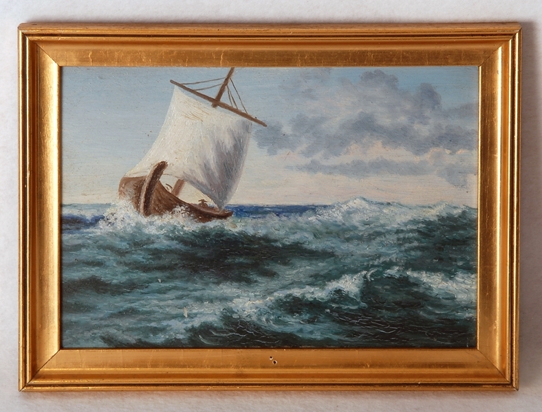 Enl liggare:
Stormigt hav med båt med råsegel. Av fröken Emilia Holmström (f. i Vänersborg). Hon bodde i Skara, när hon målade tavlan 1897. Monterad i förgylld ram.