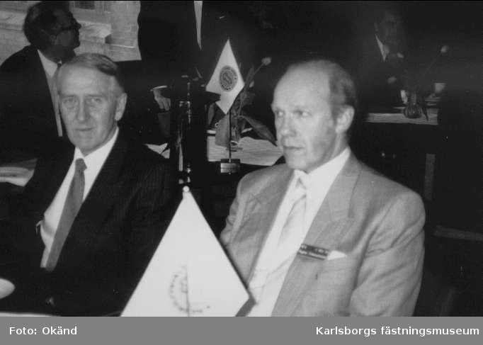 Från invigning av MFV:s nya förråd i Angered, Göteborg, 1991-04-08. Kn Knut Axelsson C fortavd MFV, kn Emanuelsson C miloförrådet i Ljung (inkl Angered).