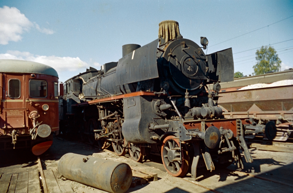 Damplokomotiv type 26c nr. 411 hensatt på Hamar.