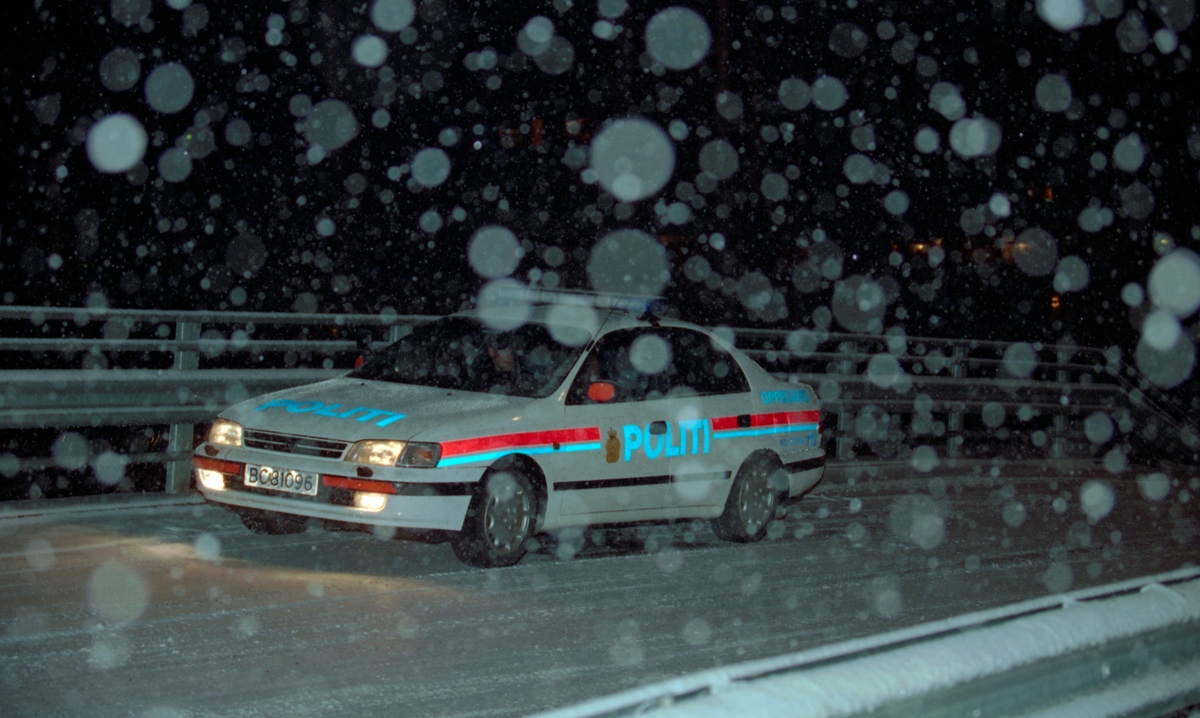 Politibil i snøføyka. "Oppegård"