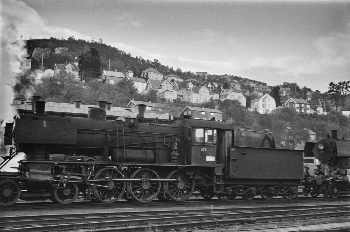 Damplokomotiv type 30a nr. 274 på Marienborg.