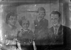 Solveig og Kristoffer Wika med barn