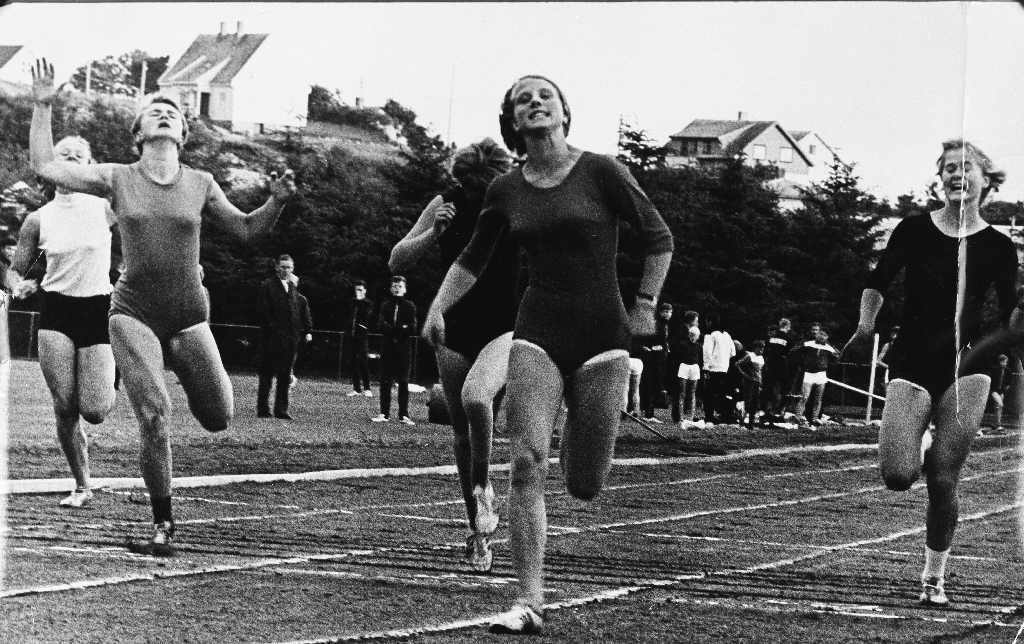 Kretsmesterskap i friidrett finale 1968, 200 m. 4 av seks finalister var frå Bryne. 
T.v. : Åslaug Undheim (kvit trøye), Inger Åse Høyland, Olga Hellvig, Grete Marie Vinjerud. Bak Olga ser me Rut Hansen frå Haugesund.