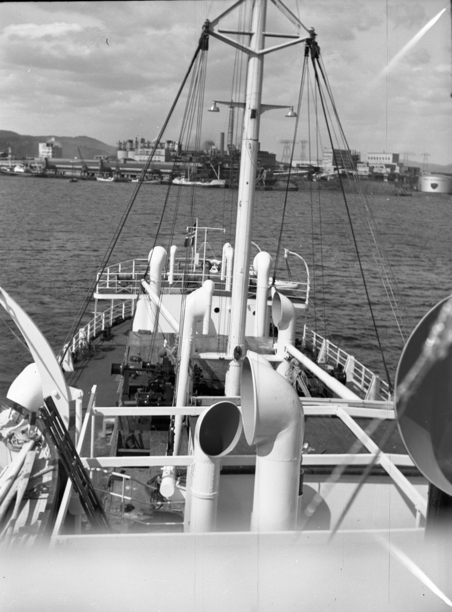 Byggenr. 31 v. Langesund Mekaniske Verksted: Kollbryn
8: "Sakte fart akterover". 
9: "Klar ved winchen".
12: "Kollbryn på slippen 17.5.1951".
13: "Kollbryn ved kaien 24.3.1951".